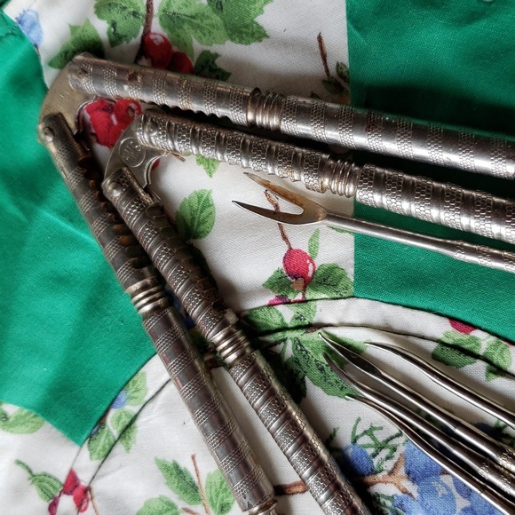 Oregon Myrtlewood nut tray and HMQ utensils - Picture 5 of 5